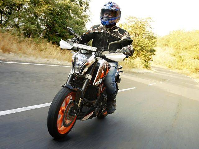 KTM 390 Duke Vs Kawasaki Z250 Comparison Review Photo Gallery