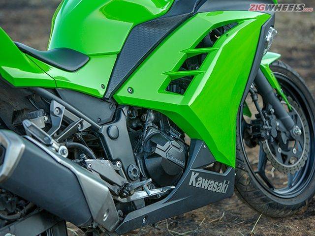 Yamaha YZF R3 Vs Kawasaki Ninja 300 Vs KTM RC390 Comparison Photo Gallery