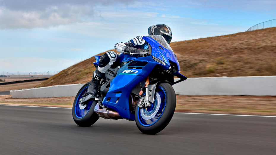 Yamaha R9