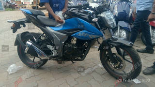 New Suzuki Gixxer: Image Gallery