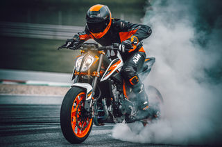 Here’s What Makes KTM’s Manic Super Scalpel Tick