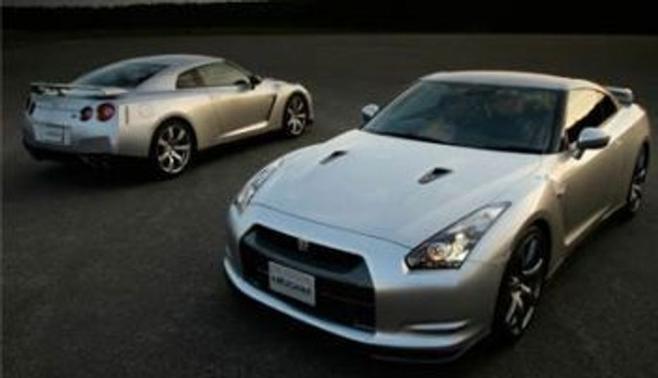 Nissan GT-R wins World Performance Car of The Year highlights
