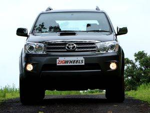 Toyota Fortuner : Big Torqueing Genius! - ZigWheels