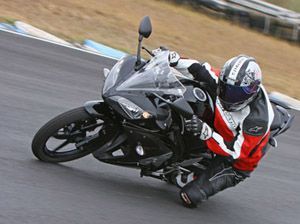 The Honda Cbr150 Can It Beat The Yamaha R15 Zigwheels