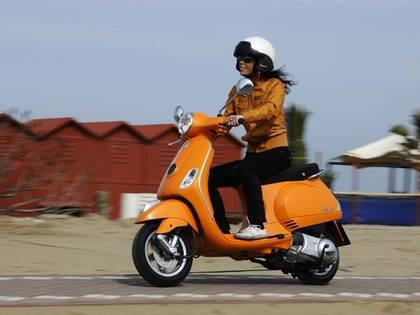 Vespa 946 Emporio Armani India Launch On October 25th - ZigWheels