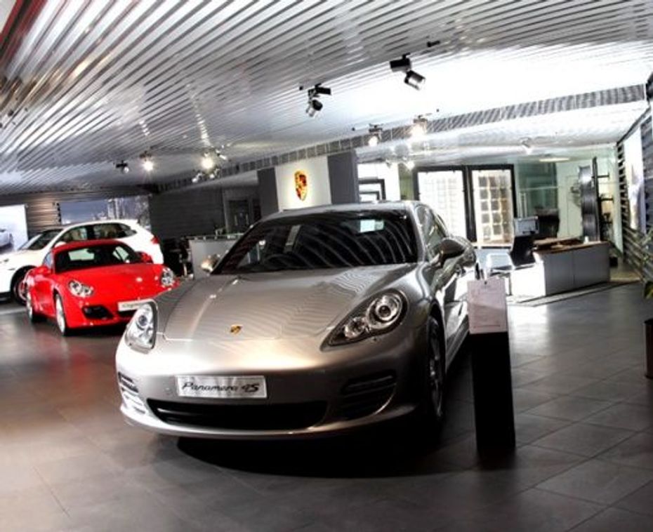 New Porsche Centre in New Delhi details