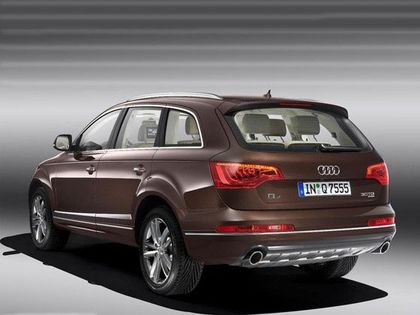 2010 Audi Q7 Launched in India - ZigWheels