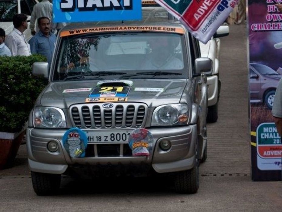 Mahindra felicitates winners of the Mahindra Monsoon Challenge 2011 details