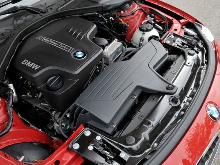 The BMW 328i comes fitted with a 2.0-litre displacement engine (1,997cc) that boasts of TwinPower Turbo