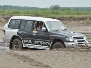 Mitsubishi Pajero 'Heart-in-Mouth' rally