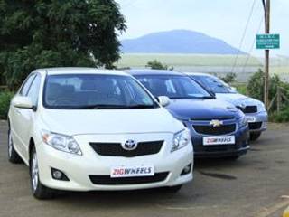 Toyota Corolla Altis vs Skoda Laura vs Chevrolet Cruze : Comparison