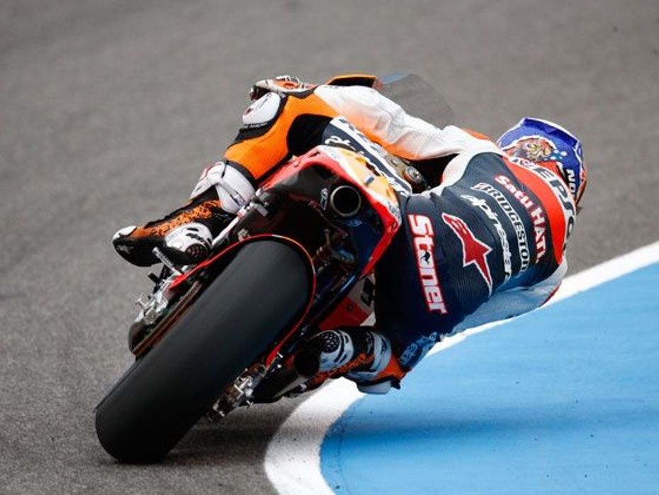 2012 Honda prototype turns a wheel in Jerez in hands of Casey Stoner details