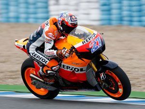 2012 Honda prototype turns a wheel in Jerez in hands of Casey