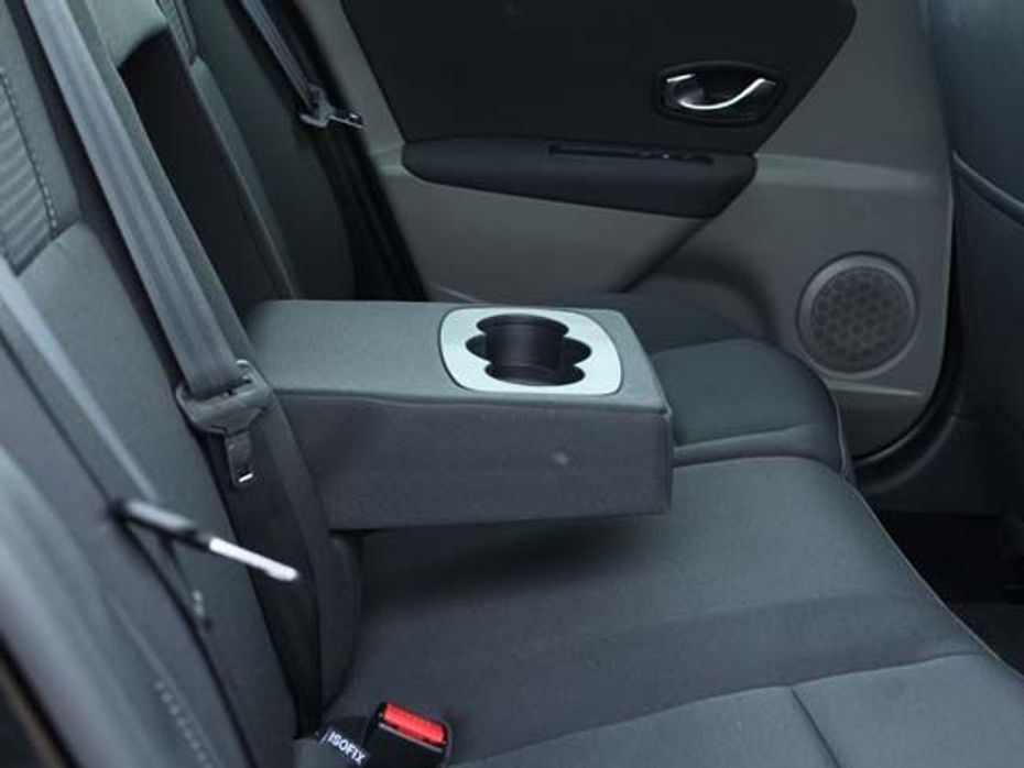 Renault Fluence rear armrest and cup holders