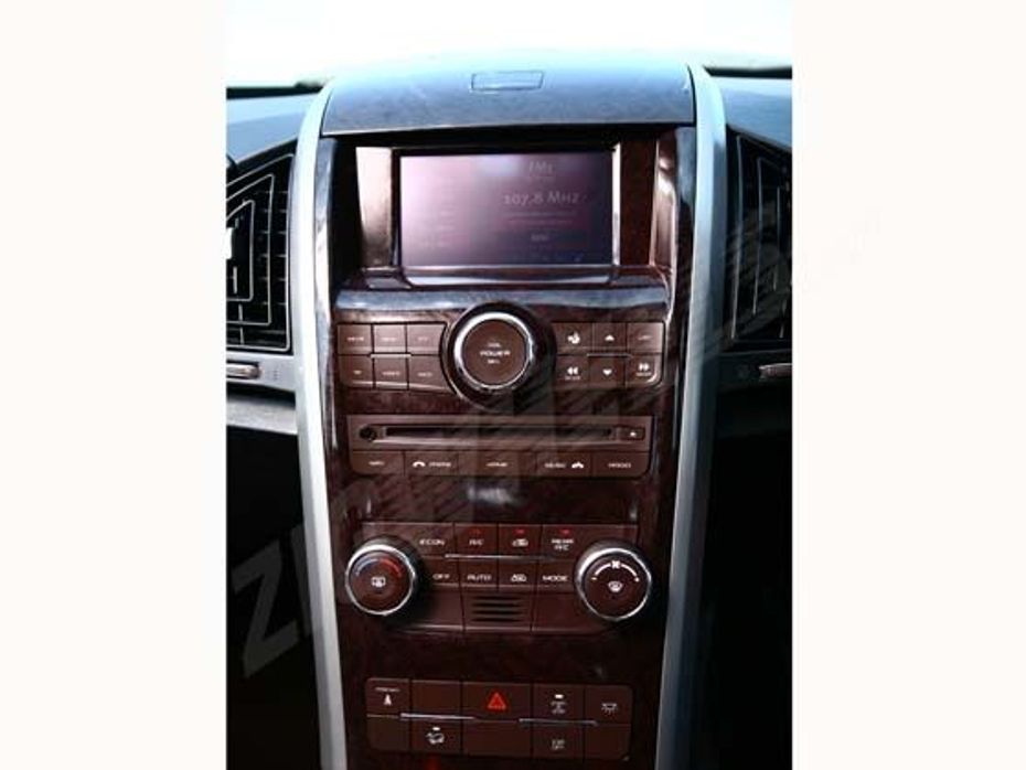xuv 500 central display
