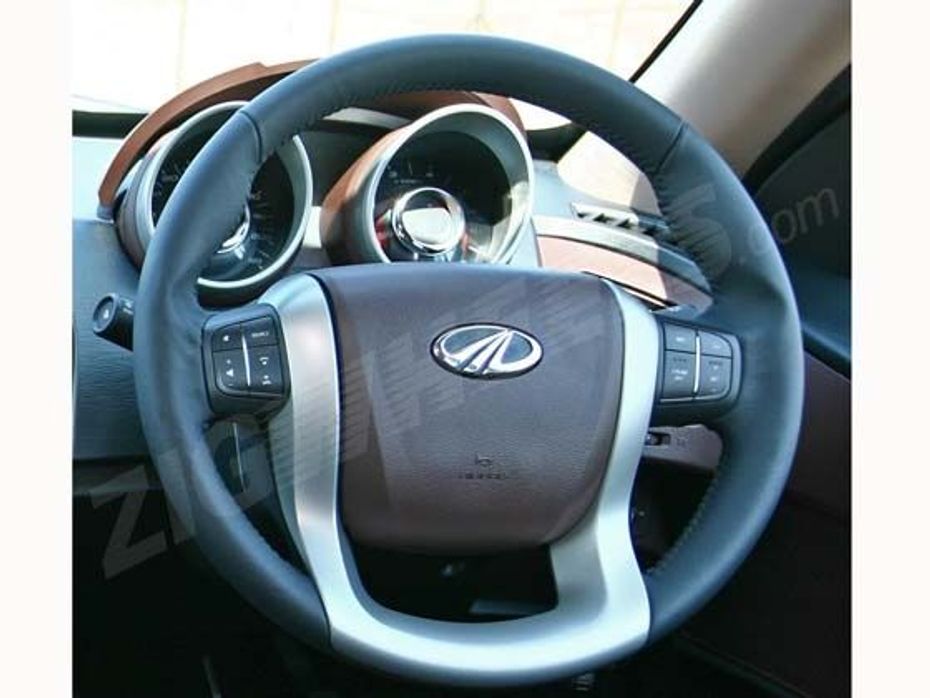 xuv 500 steering wheel