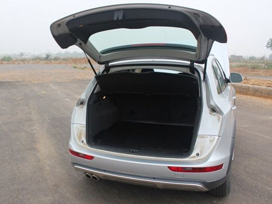 Audi Q5 2.0 rear luggage area