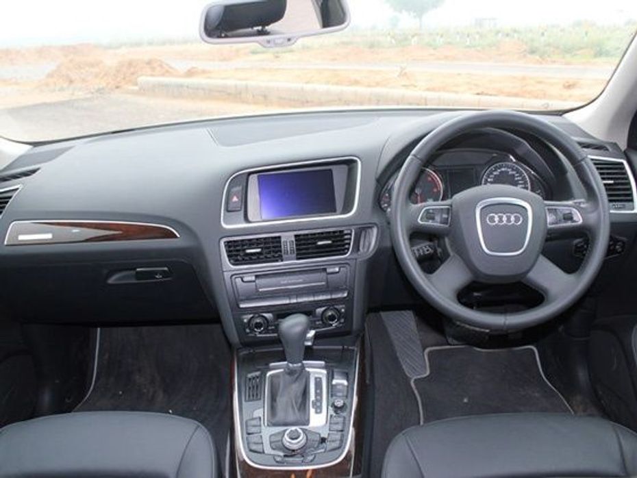 Audi Q5 2.0 Driver cockpit