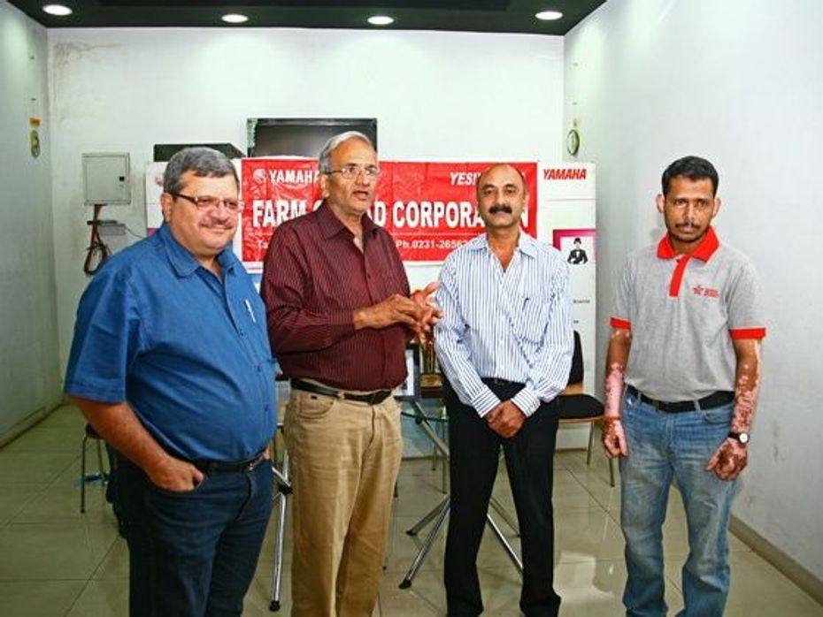 ZigWheels Editor-in-Chief Adil with Sambhaji Patil at the Yamaha dealership in Kolhapur