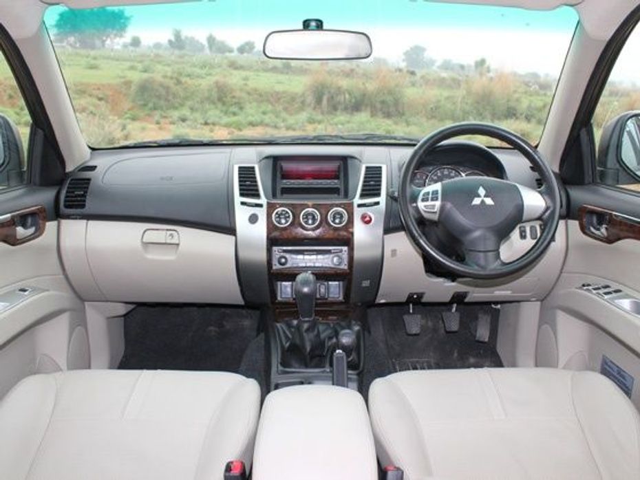 Mitsubishi Pajero Sport interior cabin