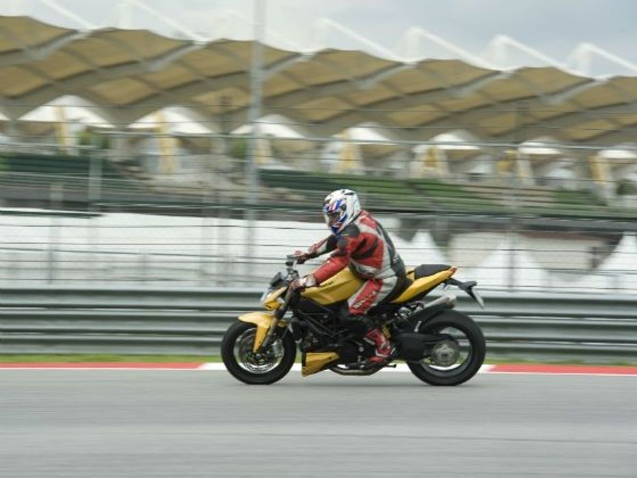 Adil In action on the Streetfighter 848
