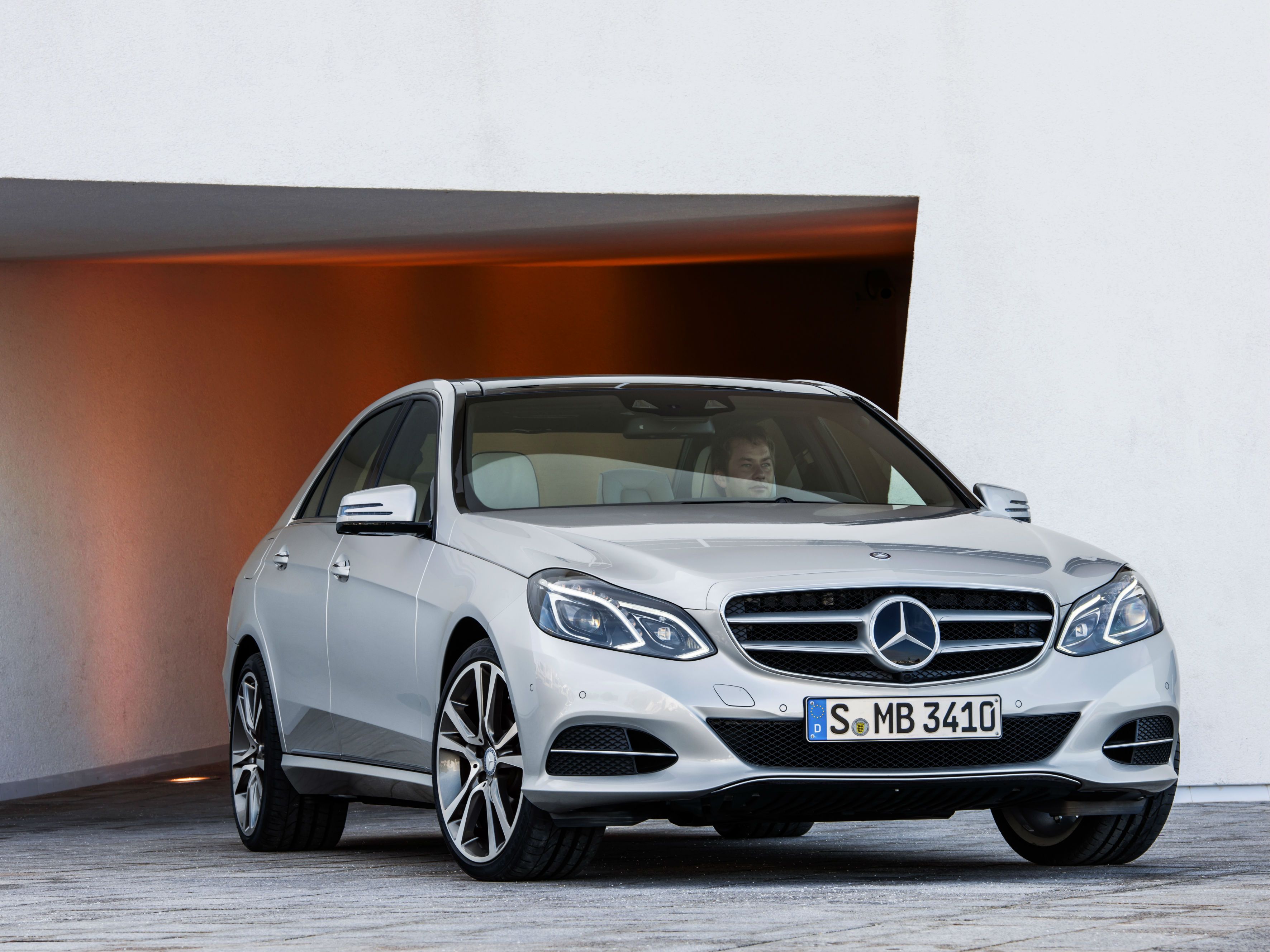 Mercedes-Benz E-Class facelift to be launched in India - ZigWheels