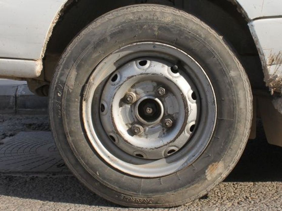 Cross ply tyre