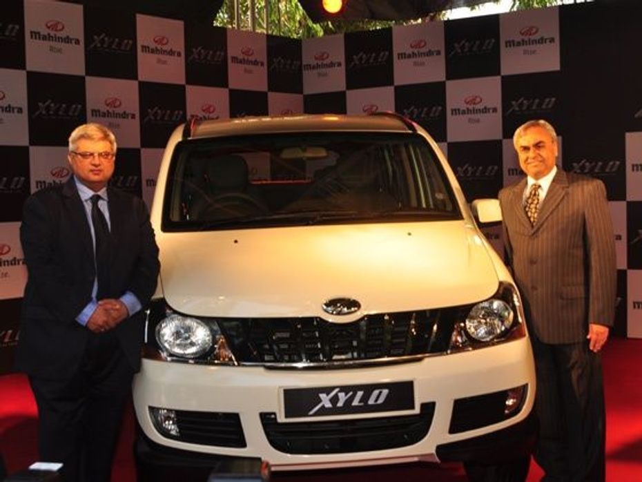 L - R: Mr. Vivek Nayer Senior Vice President Marketing Automotive Division M&M Ltd and P N Shah Chief Executive Automotive Division M&M Ltd at the launch of the stylish New Xylo
