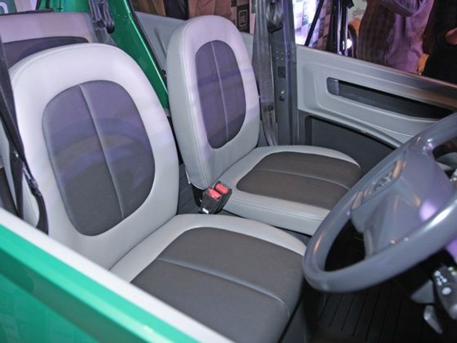 Bajaj RE60 Interior seating and capacity