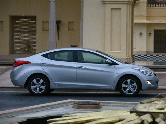 Hyundai Elantra: First Drive - ZigWheels