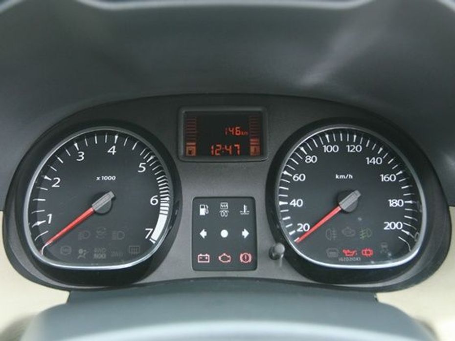 Renault Duster driver information display