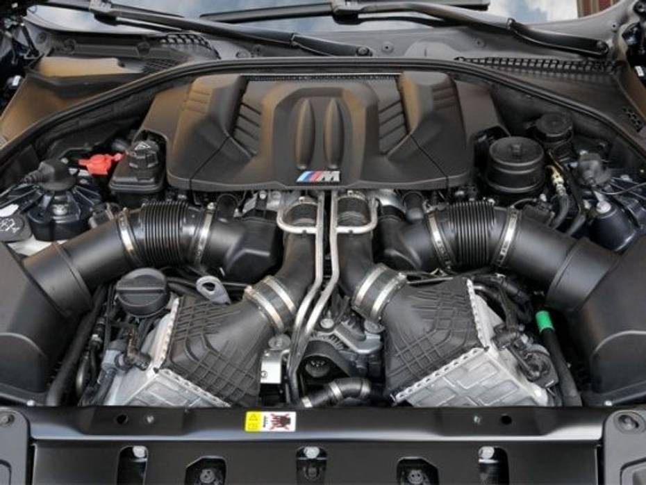 BMW M5 engine bay