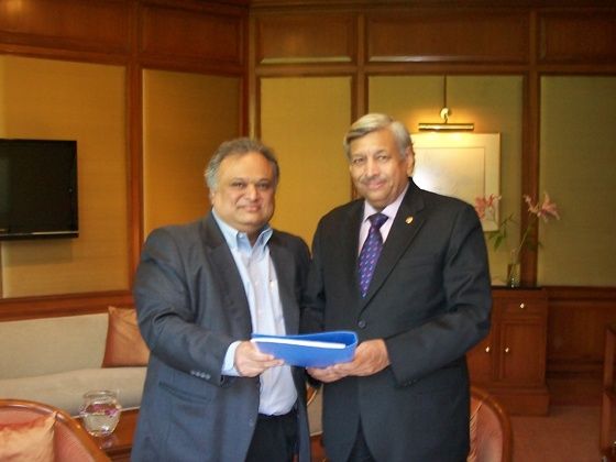 Maitreya Doshi, Chairman & MD, Premier Ltd. & Rajeev Kapoor, President & CEO, Fiat India Automobiles Pvt Ltd Maitreya Doshi, Chairman & MD, Premier Ltd. & Rajeev Kapoor, President & CEO, Fiat India Automobiles Pvt Ltd