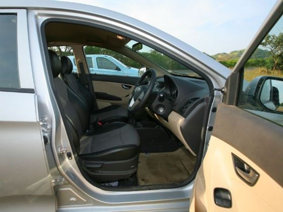 Hyundai Ion Interior front