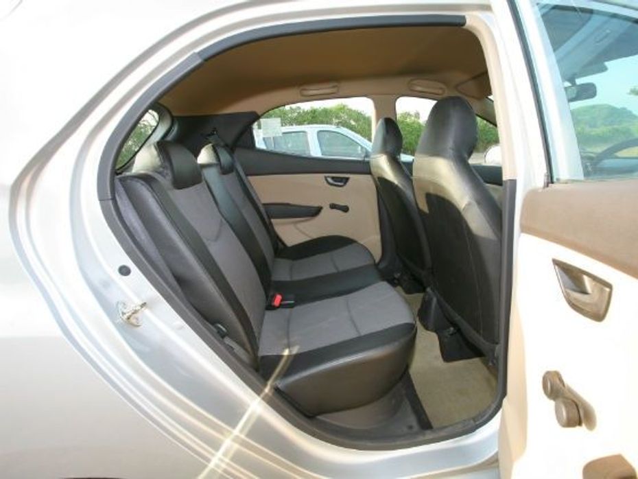 Hyundai Ion Interior back
