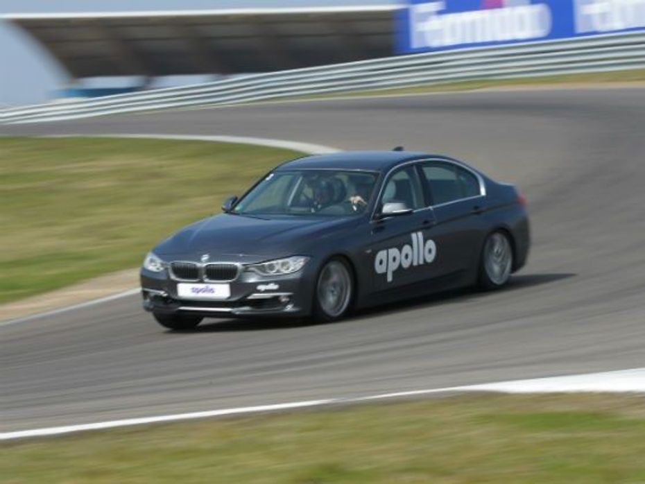 Car equipped with Apollo tyres on the track