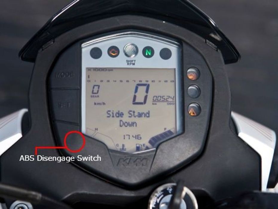KTM-390-DUKE-detail-shot-ABS-switch-2342013-m15
