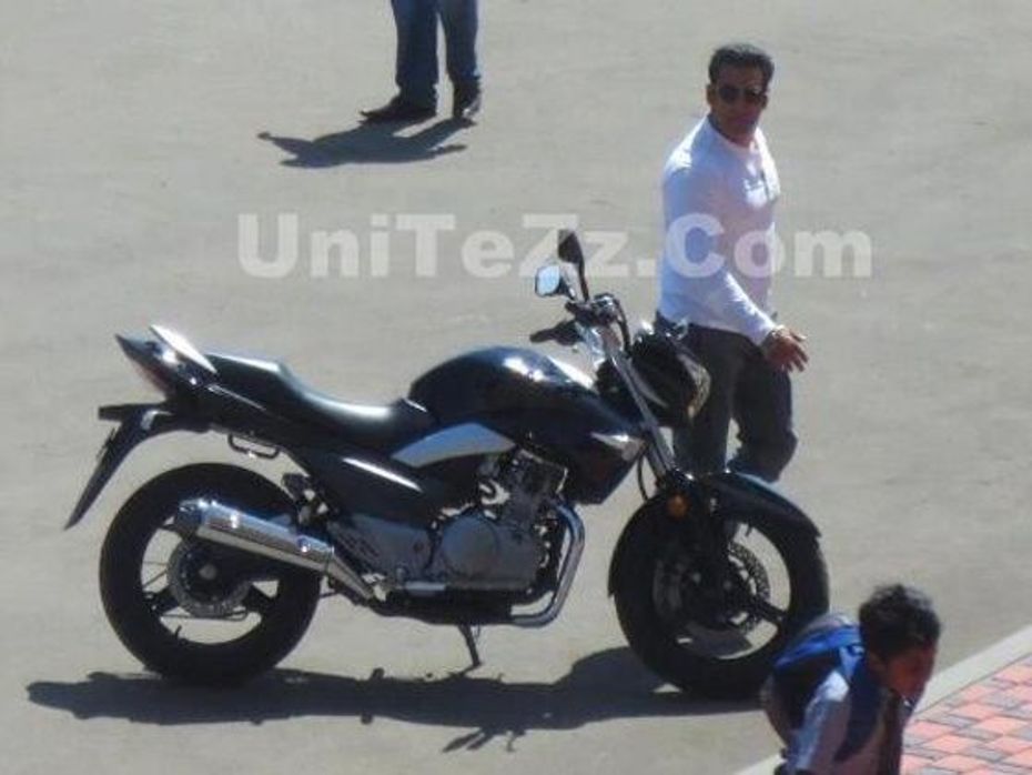 Salman Khan standing beside the Suzuki GW250