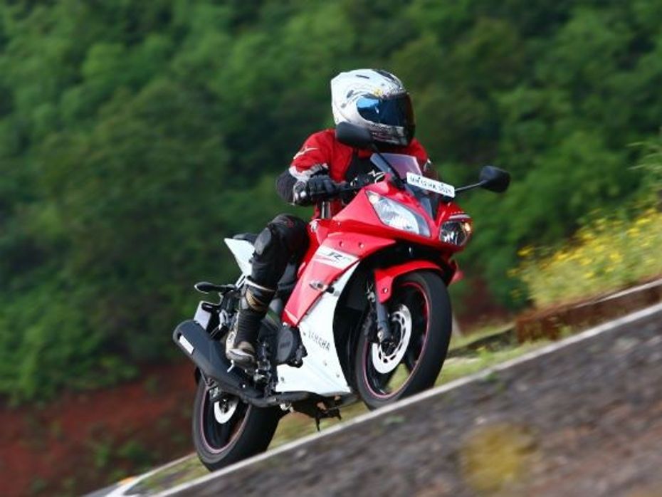 Yamaha R15 in action