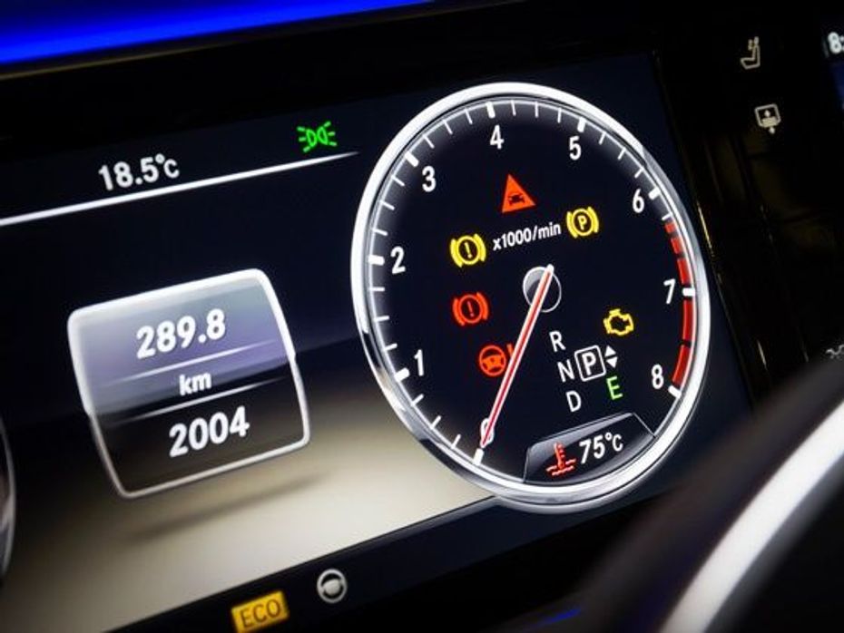 2014 Mercedes-Benz S-Class driver display