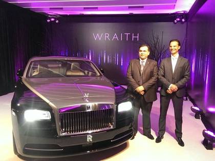 Rolls-Royce Black Badge Wraith Black Arrow Marks End Of V12 Coupe's  Production - ZigWheels