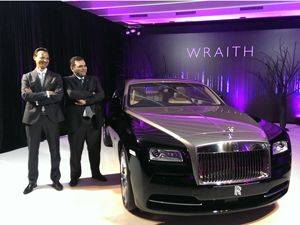 Rolls-Royce Black Badge Wraith Black Arrow Marks End Of V12 Coupe's  Production - ZigWheels