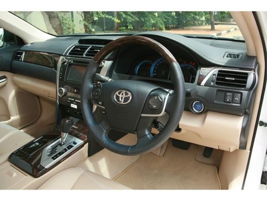 Toyota Camry Hybrid steering
