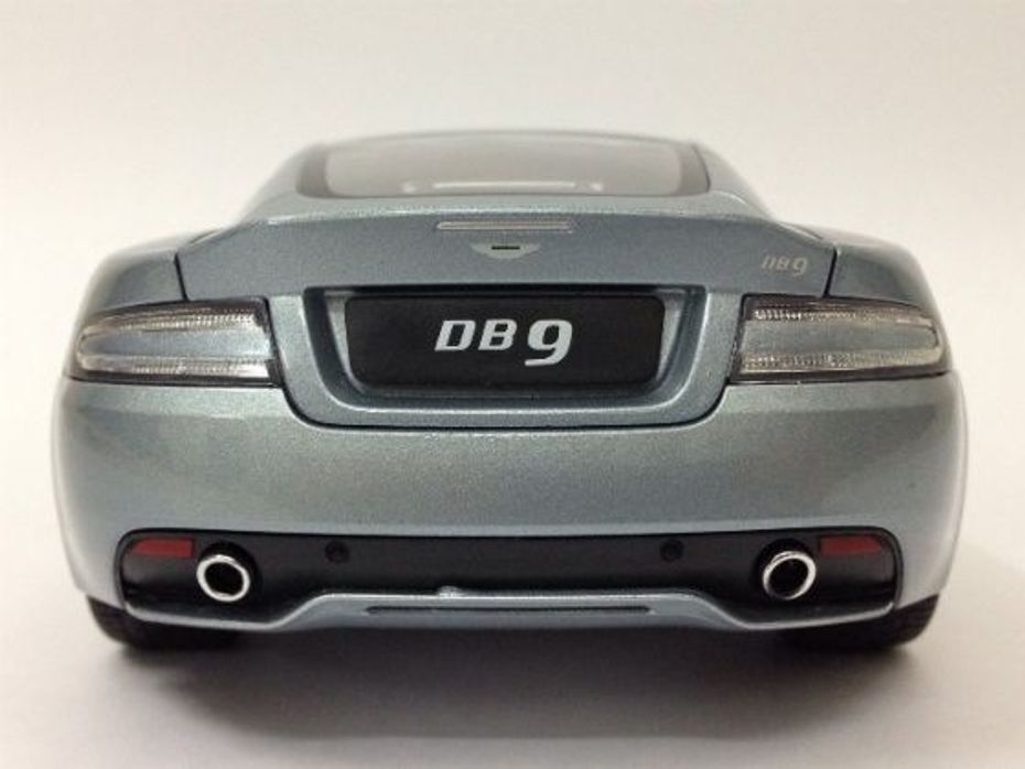 1:18 Welly Aston Marin DB9 Rear