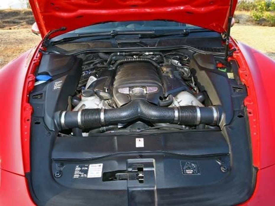 2013 Porsche Cayenne GTS engine