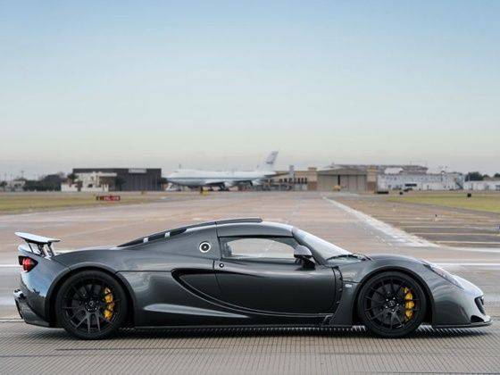 Hennessey Venom GT sets 0-300 km/h world record - ZigWheels