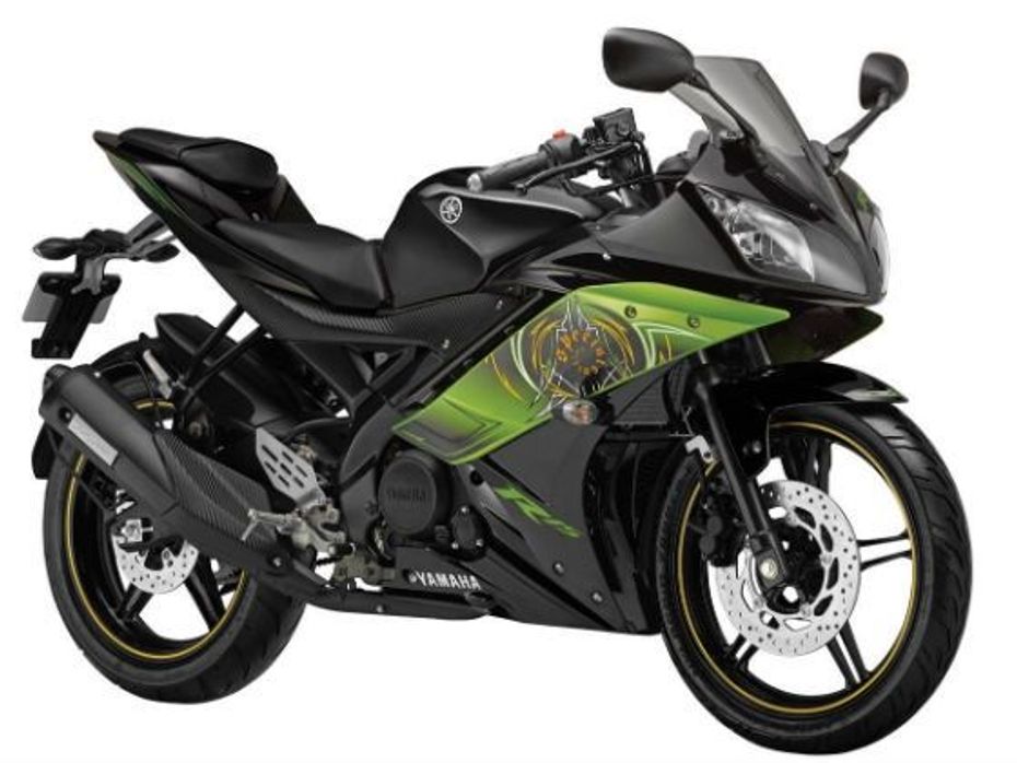Yamaha R15 Version 2.0 in thundering green special edition livery