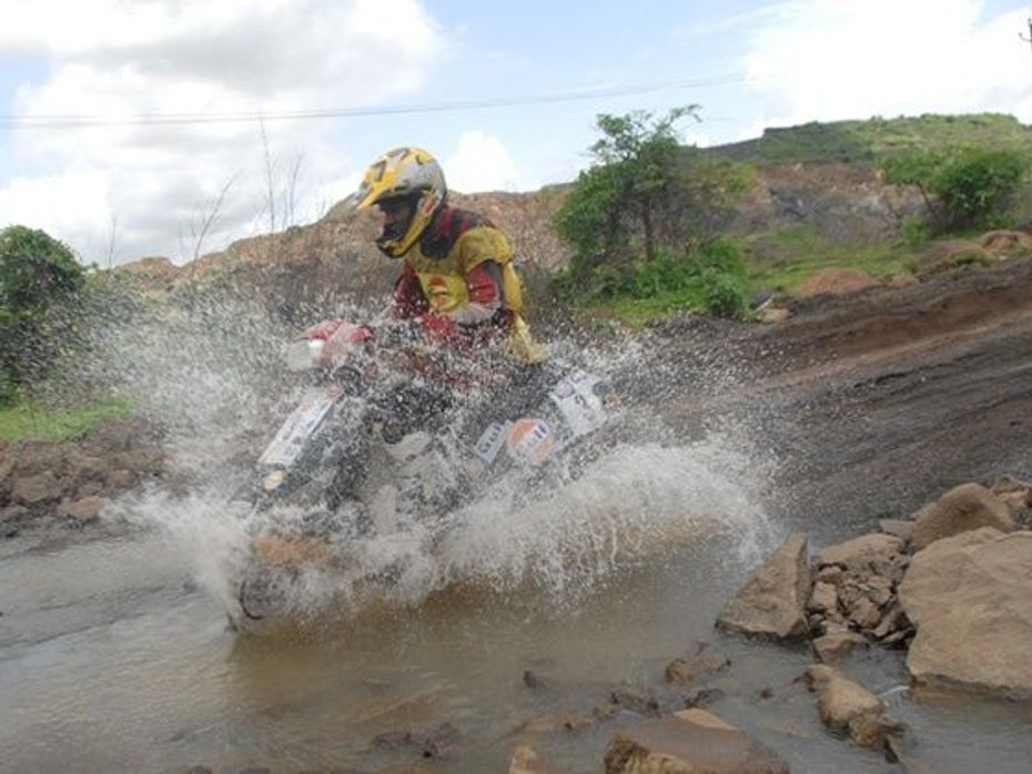 Manjeet Bassan in action at 2013 Gulf Monsoon Scooter Rally