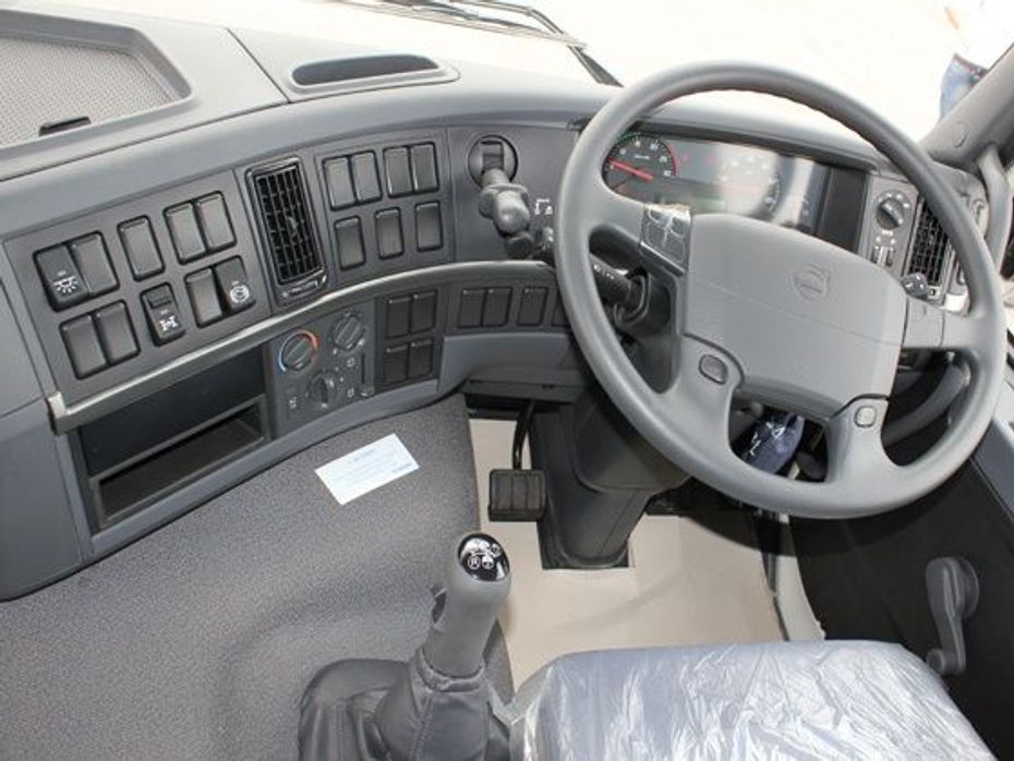 Volvo FMX440 interior