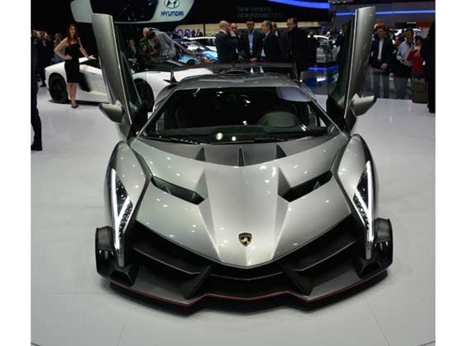 Lamborghini shows off the Veneno in Geneva